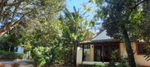 Duplex com estilo, ideal para famílias a 130 metros da areia