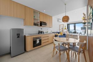 Modern Ocean View Apartment Private Balcon