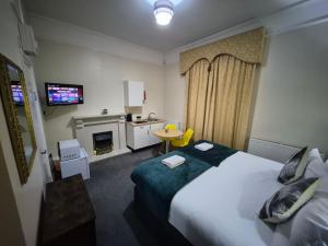 Southsea Ground-Floor Studio Apartment with Free Private Parking