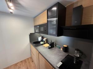 Luxusní studio 22 s exklusivní bufetovou snídaní - novostavba v samotném srdci Harrachova - Privátní parkování zdarma u vlastního venkovního posezení - 150 m od sjezdovky - Smart TV - WiFi - Satelit