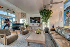 Casa Margarita Oceanfront, 10BD, Private Pool and hot tub, Elevator