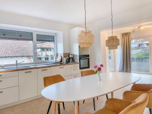 Eco Retreat In Balingen & Modern 2BR GF Apartment