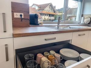 Eco Retreat In Balingen & Modern 2BR GF Apartment