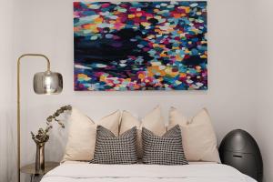 Opera House Retreat - Gallery Inspired Private Residence