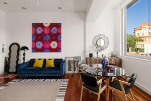 Artistic Opera House Retreat - Entire Apartment - 5-Min Ferry to CBD