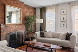 Garden Place II by RoveTravel 4BR Historic Apt