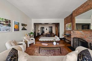 Garden Place II by RoveTravel 4BR Historic Apt