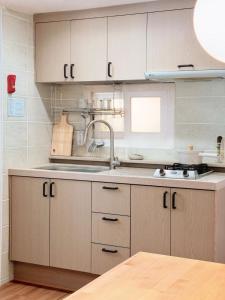 Modern Wood Stay, Hongdae Seoul