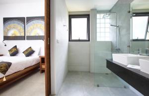 BOARDROOM BEACHFRONT RESiDENCE