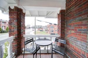 Elegant 1BR King Condo, Elizabeth-Plaza Midwood