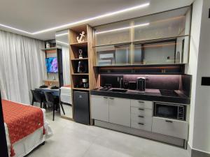 Get By Side - Charmoso flat de alto padrão a passos do mar