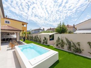 Stylish Umag Villa Just 200 m from the Sea