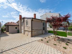 Stylish Umag Villa Just 200 m from the Sea