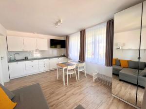 Holiday cottages right on the beach, Siano ty