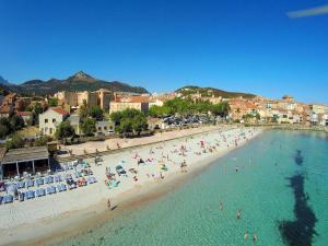 Chic Romantic Getaway in LIle Rousse