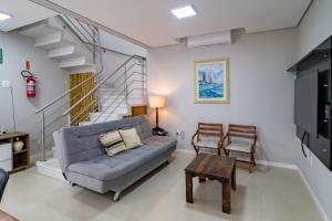 Sobrado 8 com sacada suíte e quarto a 50m da praia