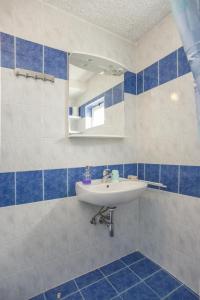 Family friendly seaside apartments Dingac - Borak, Peljesac - 18060