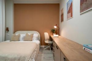 Modern 2BR Apartment - Balcony Views on Blvd Corneliu Coposu