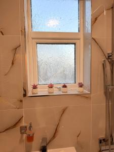 The COSY CORNER, less than a mile from Luton town centre and a mile away from Luton Airport