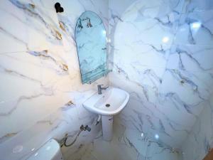 2BR Luxurious Apartment - 2 Min from City Center