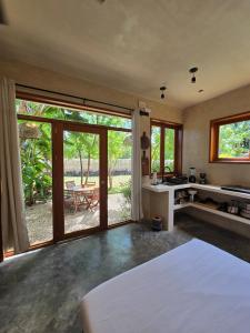 Casa Plátano Villa and palapa with garden steps from lagoon