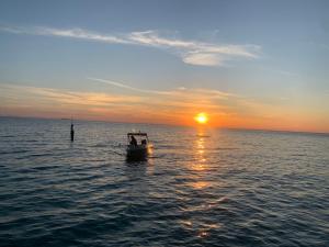 Koh Samed Lungdam Hutbeach เกาะเสม็ดลุงดำฮัทบีช