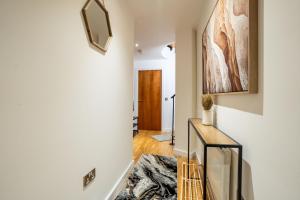 Leeds Duplex Penthouse by the River - Sleeps 10 - Modern