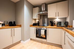 Leeds Duplex Penthouse by the River - Sleeps 10 - Modern