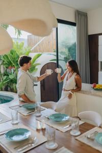 Bingin 2BR Pool Villa & Tropical Style, 2mins walk to Cafe!