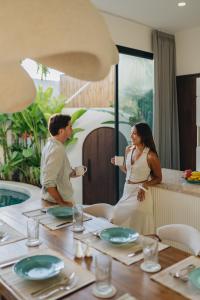 Bingin 2BR Pool Villa & Tropical Style, 2mins walk to Cafe!
