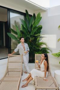 Bingin 2BR Pool Villa & Tropical Style, 2mins walk to Cafe!