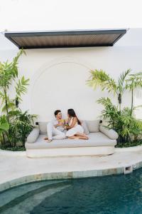 Bingin 2BR Pool Villa & Tropical Style, 2mins walk to Cafe!