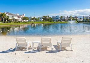 Casa Luxo com Jacuzzi e Área Gourmet em Condomínio Particular