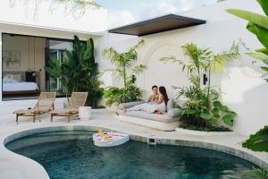 Bingin 2BR Pool Villa & Tropical Style, 2mins walk to Cafe!