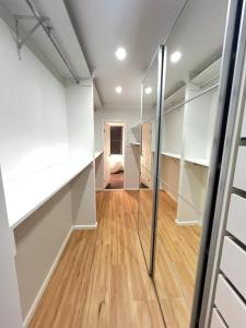 Queen Room with Private Bathroom and Walk in Wardrobe - BP2