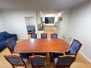 Queen Room with Private Bathroom, Walk in Wardrobe and Air Conditioning- BP2