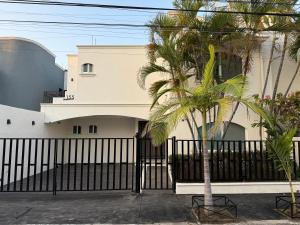 CASA BLANCA White House 4 blocks from the beach Veracruz Boca del Río