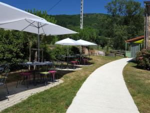 Gîte en Pierre avec Piscine Privée et Terrasse Couverte - FR-1-496-202