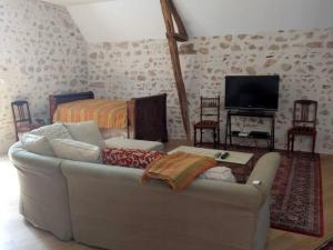 Maison médiévale 15ème siècle dans village historique dHérisson - FR-1-489-29