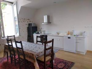 Maison médiévale 15ème siècle dans village historique dHérisson - FR-1-489-29