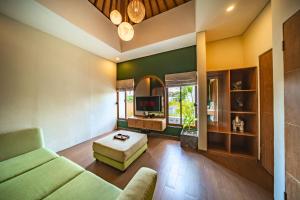 Azula Cozy Royal 2 BR Private Pool Villa With Jacuzzi ZN432