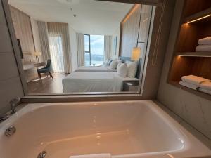 A LA CARTE Hạ Long Bay