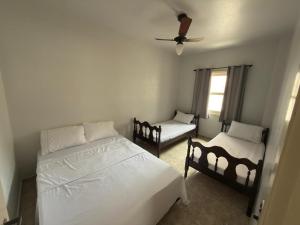 Aconchegante e à 400 metros na Praia da Enseada