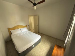 Aconchegante e à 400 metros na Praia da Enseada