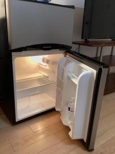 Large Bedroom with Private Bathroom step to Train &Buses in Boston