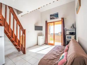 Appartement 2 Pièces avec Mezzanine et Parking à Cavalaire - FR-1-226B-251