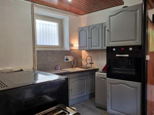 Maison de village en pierres à Chalmazel, idéale pour la nature - FR-1-496-381