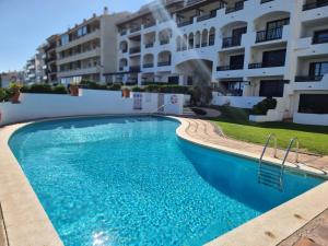 Apartamento moderno de 3 habitaciones a 50m de la playa con piscina - HISP-236-30