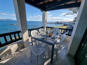 Apartamento moderno de 3 habitaciones a 50m de la playa con piscina - HISP-236-30