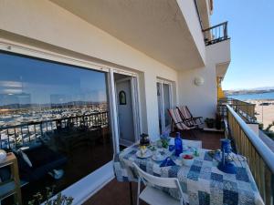 Apartamento acogedor en LEscala con terraza cerca de la playa - HISP-236-156